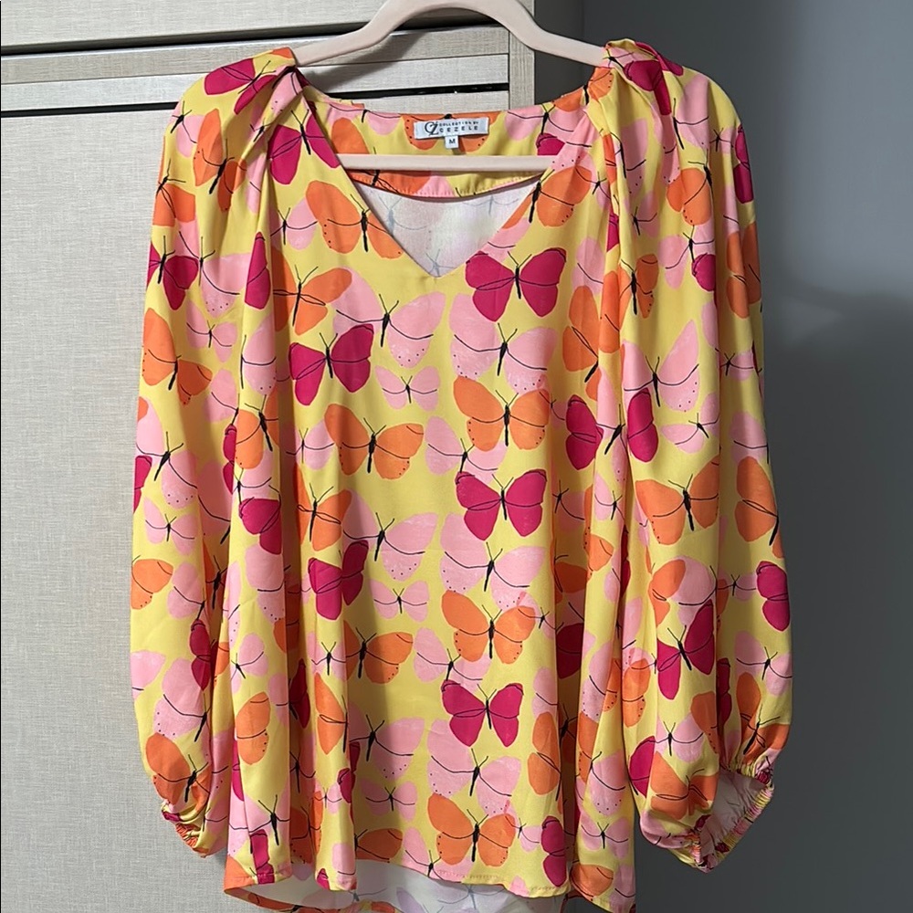CZ collection by Cezele Butterfly Print Blouse in Bright Colors size M